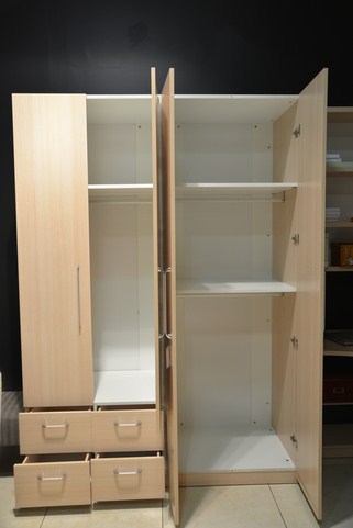 1095678---2.jpg;2