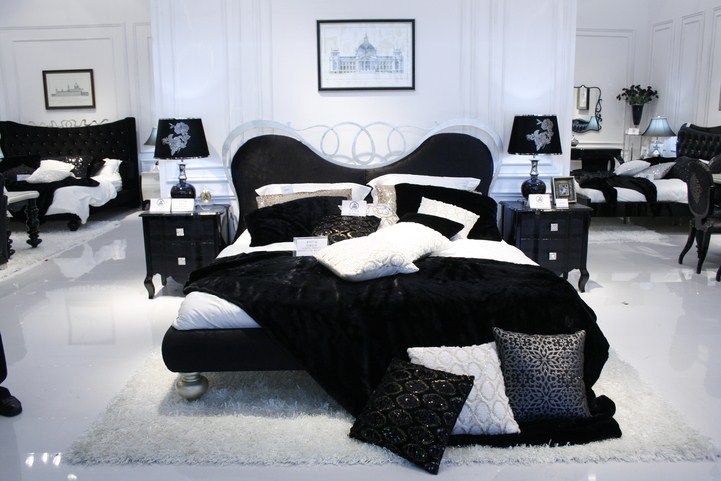 [1159578] King/Queen Bed Excl. Mattress (1820 X 2020)