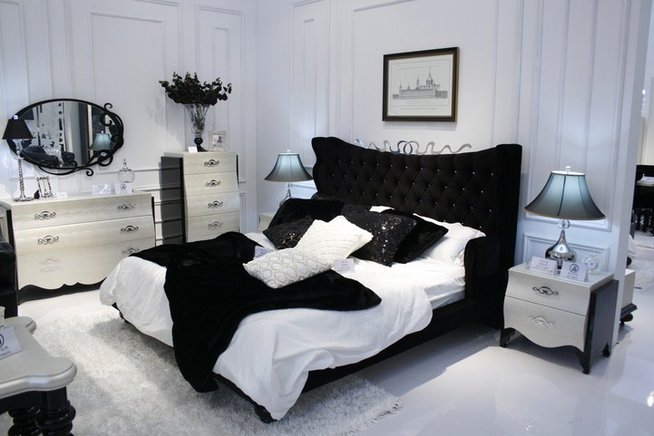 [1159806] King/Queen Bed Excl. Mattress (1820 X 2020)